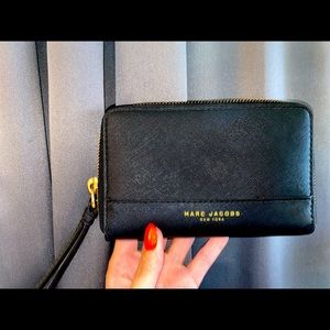 AUTHENTIC MARC JACOBS WRISTLET WALLET